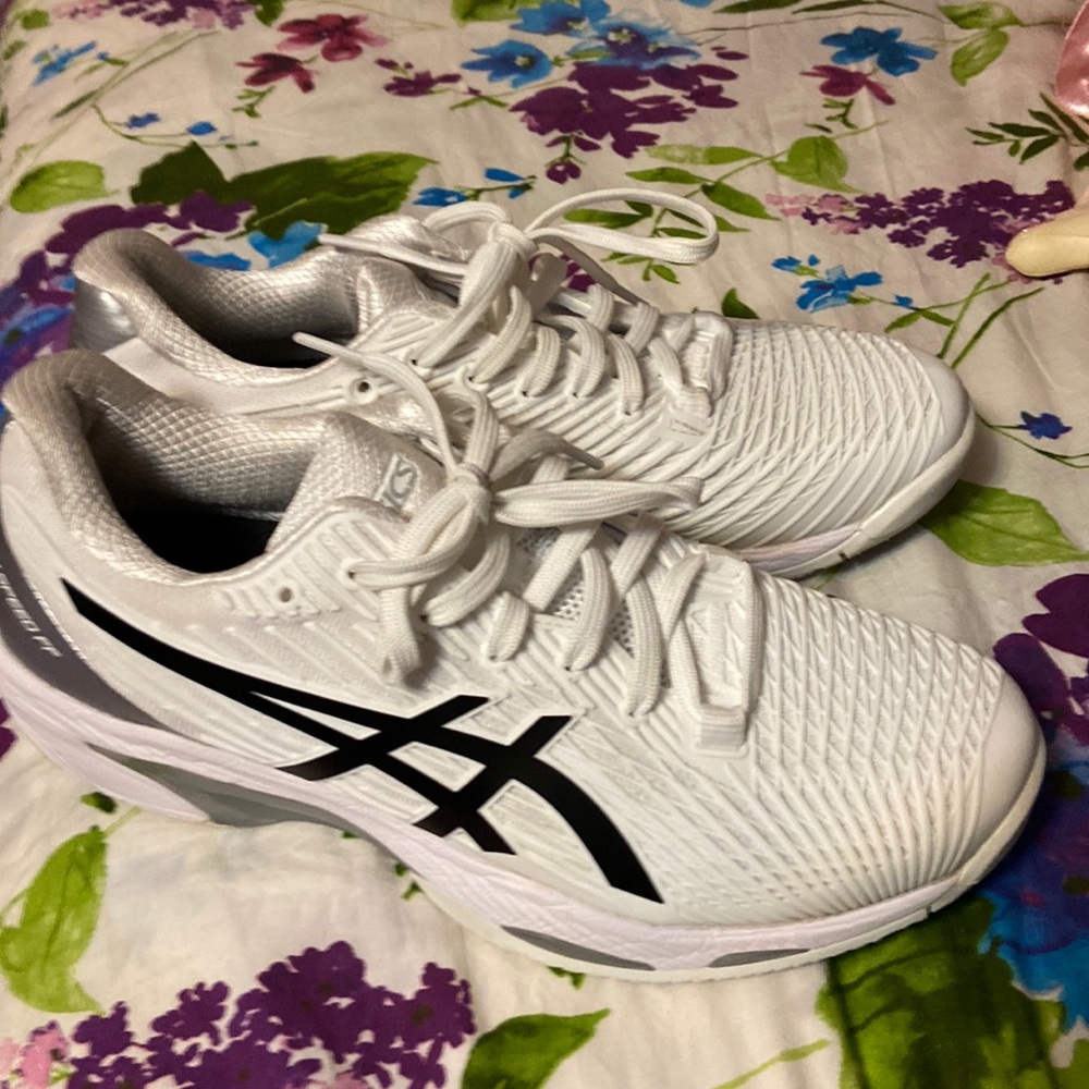 Tenis 👟 shoes used only one time size 7 fits like 8